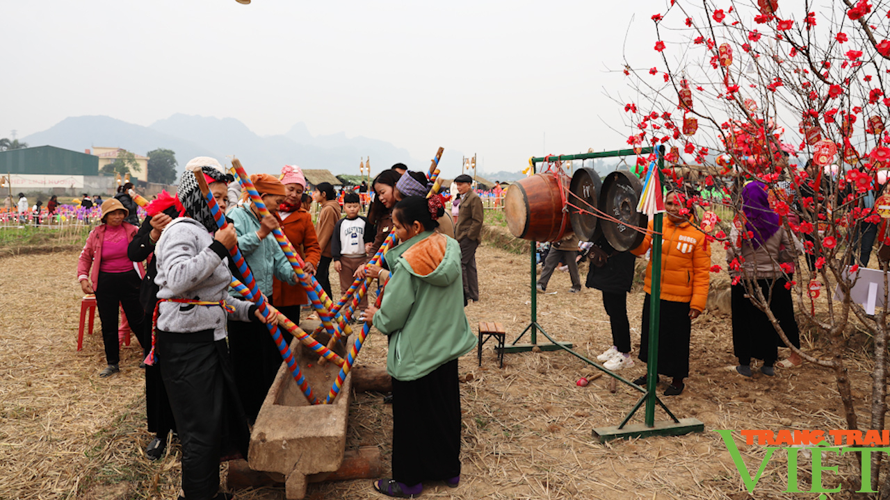 Đặc sắc, không gian văn hóa truyền thống các dân tộc huyện Phù Yên - Ảnh 2.