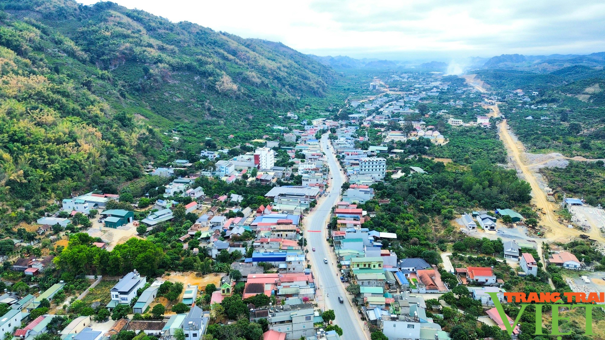 Những "trái ngọt" từ xây dựng chương trình mục tiêu quốc gia nông thôn mới ở huyện Mai Sơn - Ảnh 1.