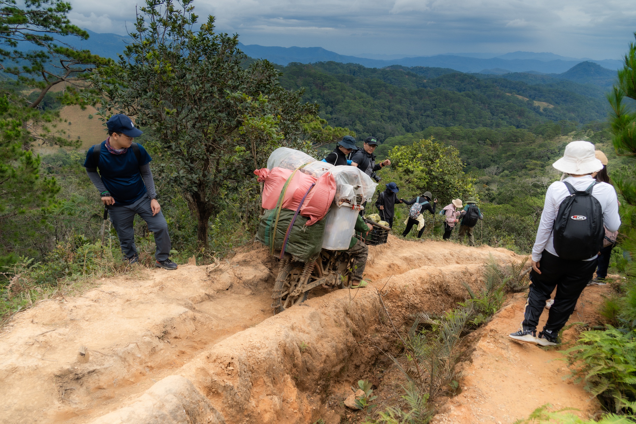 2 ngày 1 đêm trên cung đường trekking đẹp nhất Việt Nam dịp cuối năm - Ảnh 7.