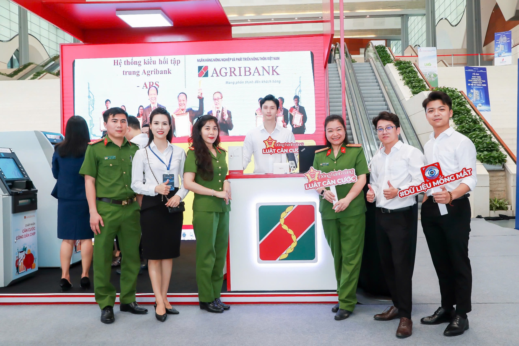 Agribank quyết liệt đẩy mạnh ứng dụng dữ liệu dân cư theo Đề án 06 - Ảnh 2.