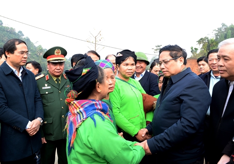 Thủ tướng Phạm Minh Chính thăm Làng Nủ ngày hồi sinh - Ảnh 1.