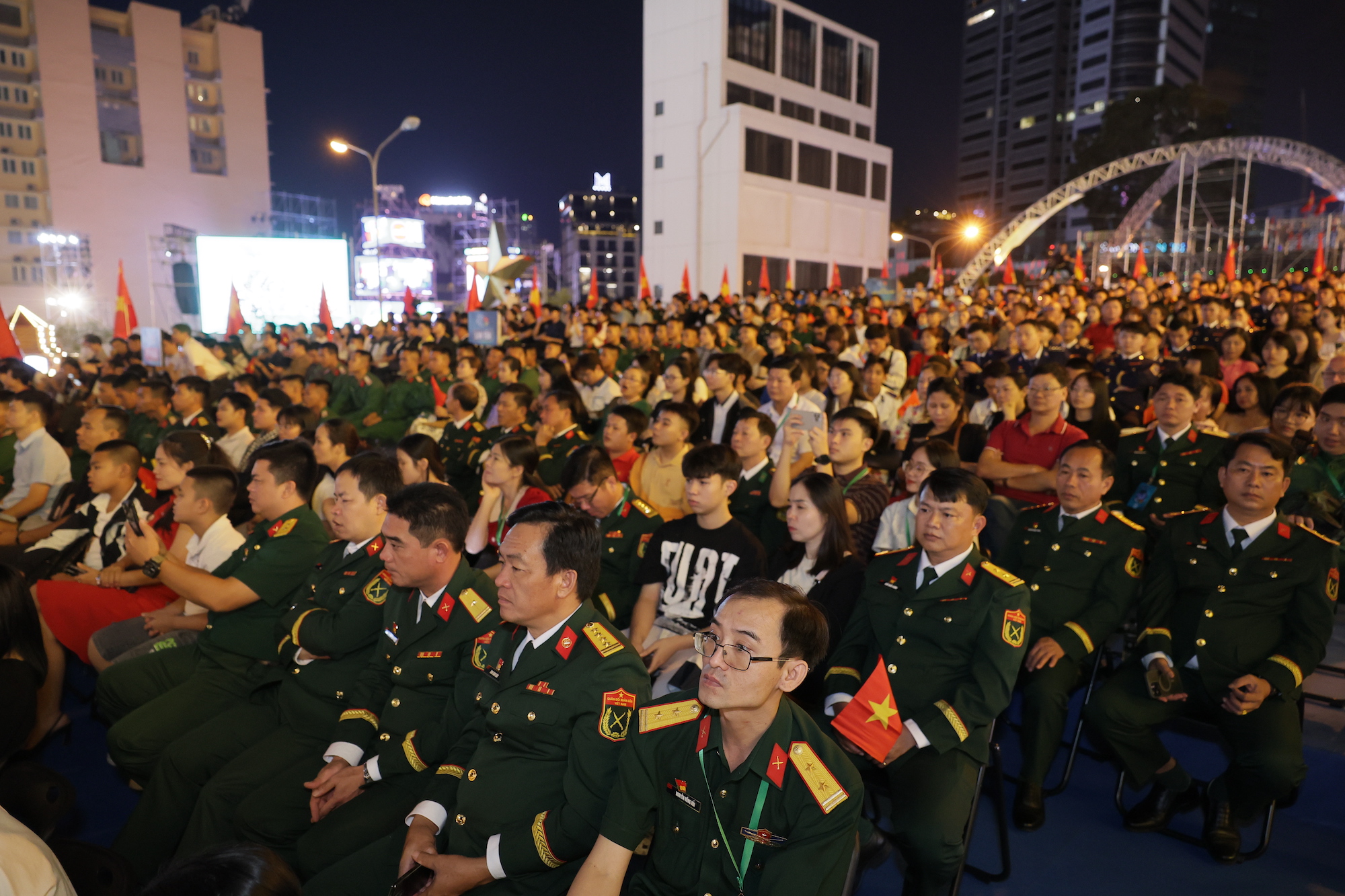 Khán giả Sài thành thích thú với không gian âm nhạc bán cổ điển trên phố đi bộ Nguyễn Huệ - Ảnh 10.