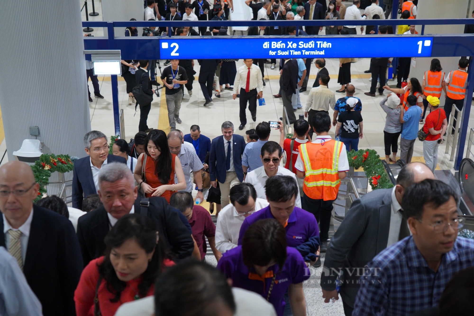 Sợ quá tải, Metro số 1 khuyên hành khách tránh đi tàu vào giờ cao điểm- Ảnh 2.