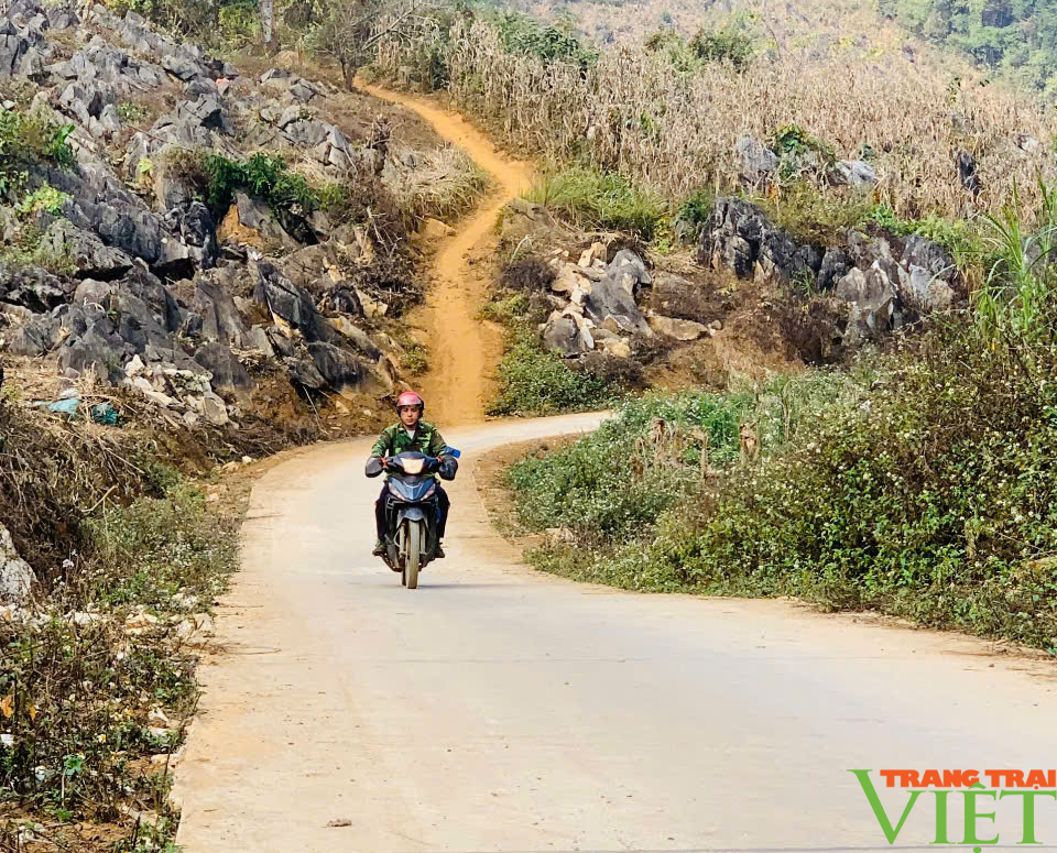 Con đường mới về bản Mông vùng cao Sơn La hàng chục năm chờ đợi- Ảnh 4.