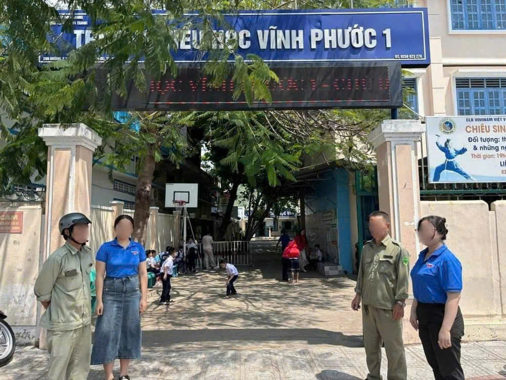 Phòng GDĐT Nha Trang: Thông tin vụ 2 cha con xông vào lớp đe dọa, xé áo làm nhục giáo viên - Ảnh 1.