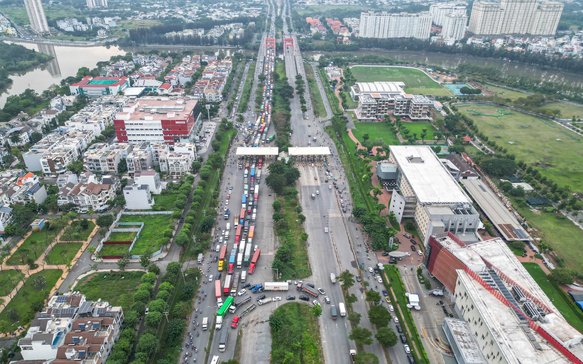 Bí thư Thành ủy Nguyễn Văn Nên: TP.HCM có sứ mệnh trở thành một đô thị ngang tầm quốc tế - Ảnh 3.