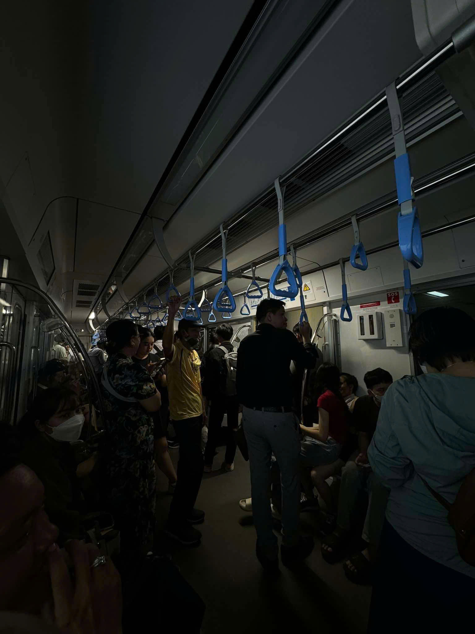 Metro số 1 tiếp tục gặp lỗi, hành khách thất vọng- Ảnh 1.