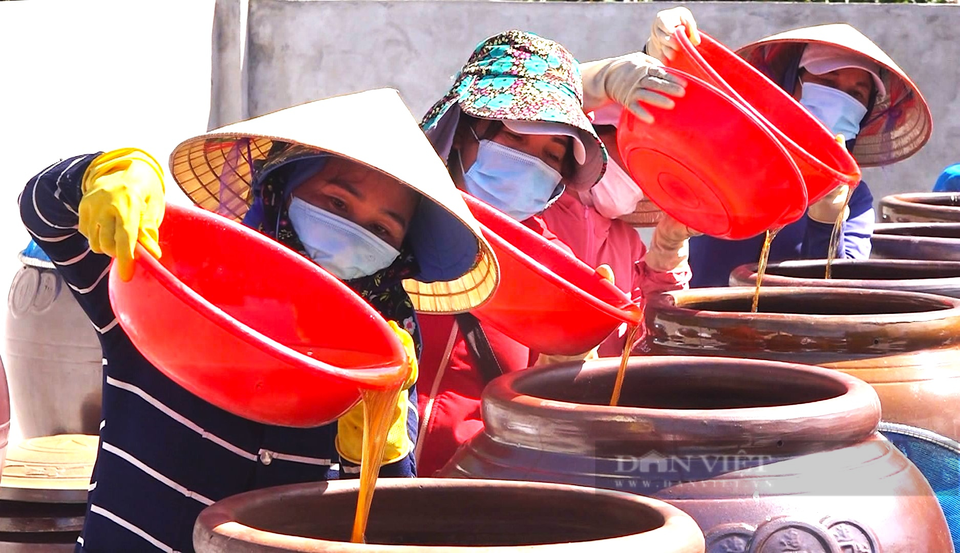 Sản phẩm OCOP Hà Tĩnh, nước mắm, cá, tôm, mực khô… vào mùa phục vụ Tết Nguyên đán - Ảnh 2.