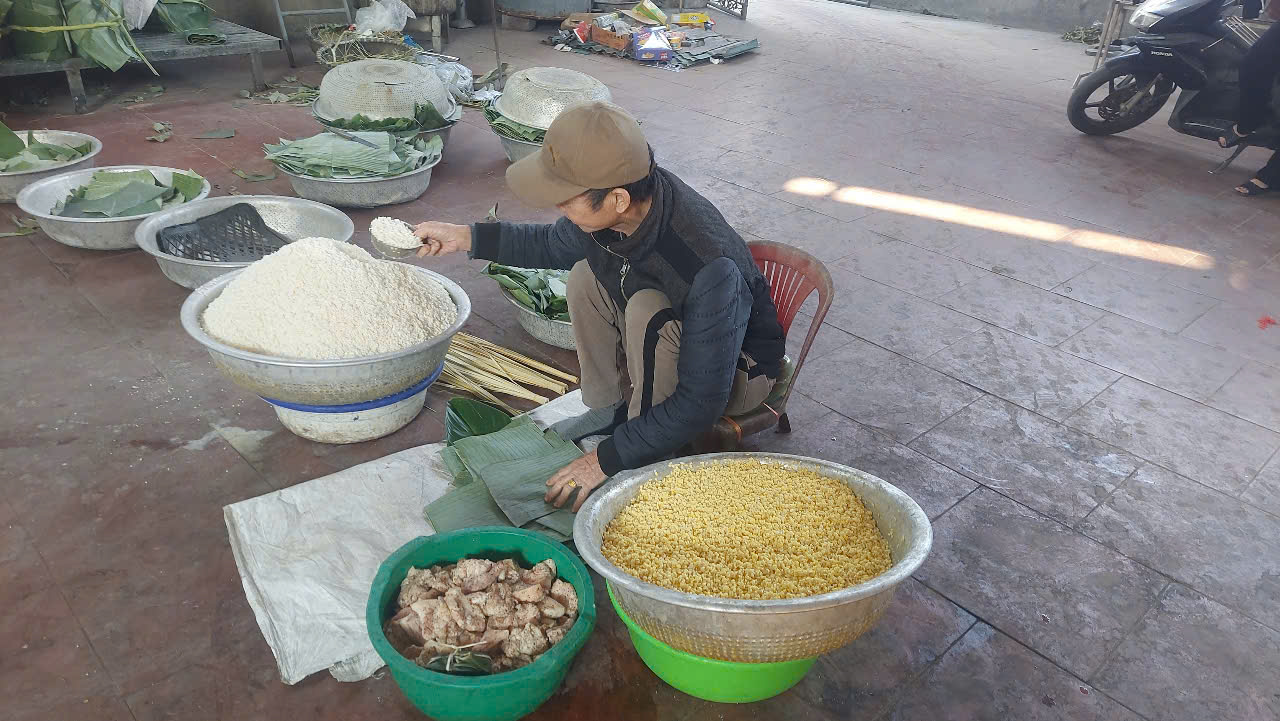 Hải Phòng: Về xã có nghề làm bánh Lang Liêu nghe người dân nói về bí quyết gói bánh - Ảnh 2.