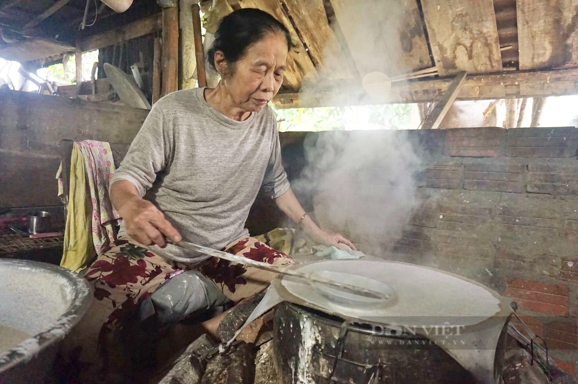 Người dân làng cổ ở Đà Nẵng đỏ lửa cả ngày đêm, chuẩn bị đặc sản bán dịp Tết - Ảnh 7.