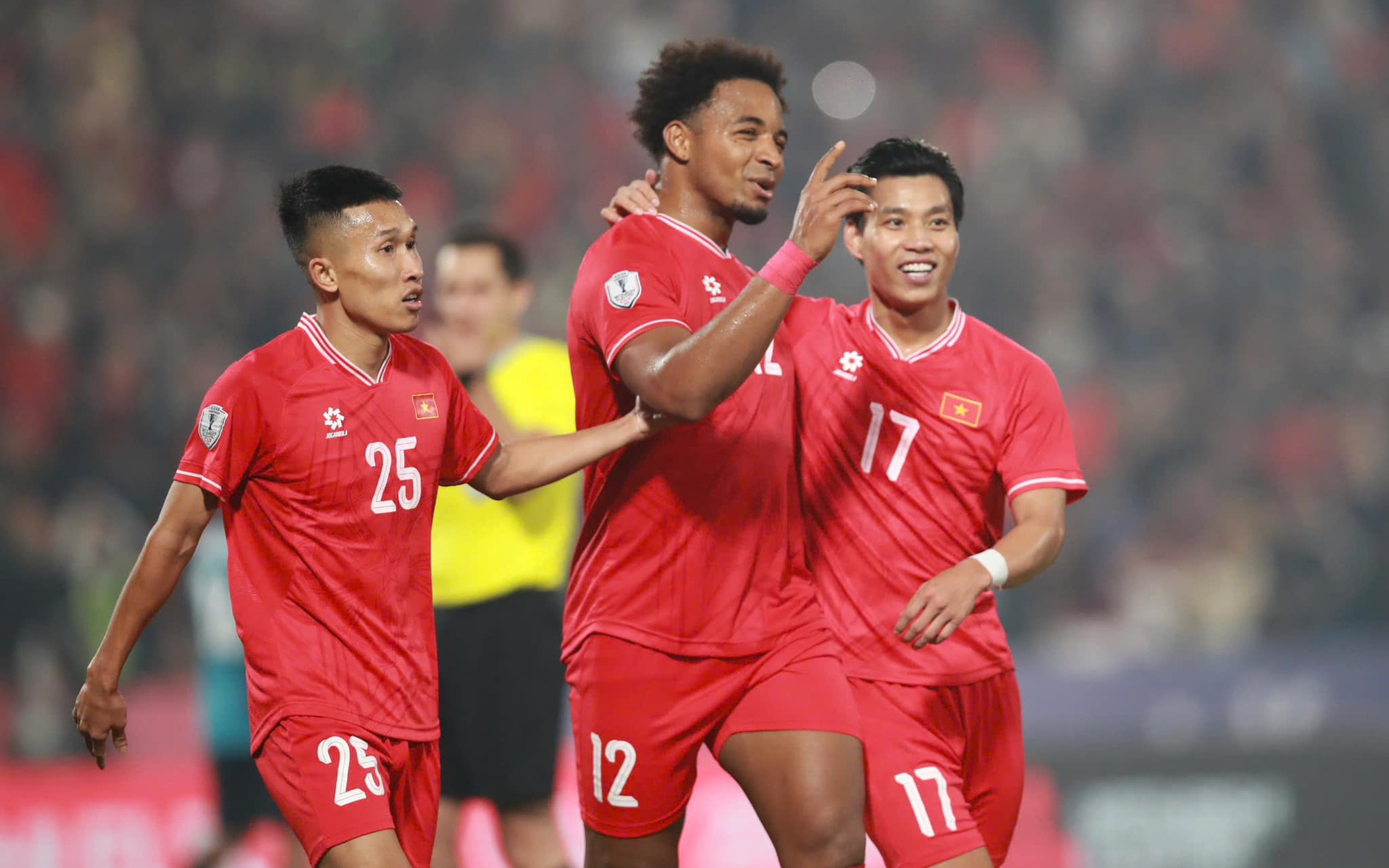 Kết quả ĐT Việt Nam vs Singapore: "ĐT Việt Nam thiếu người cầm trịch, nhịp điệu chưa ổn định" - Ảnh 2.