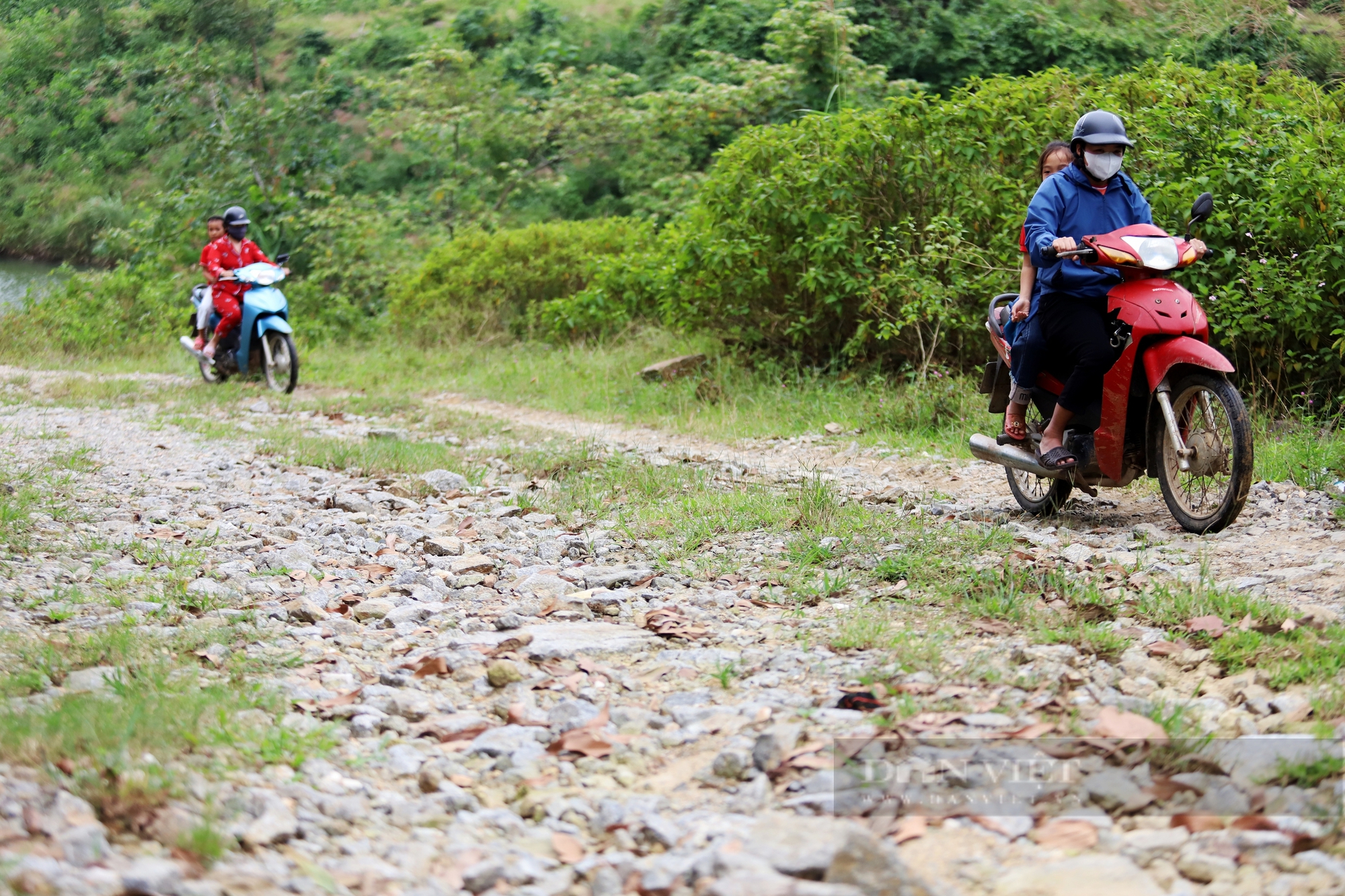 Hà Tĩnh: Đường “độc đạo” xuống cấp nghiêm trọng nhưng không được sửa vì phải chờ dự án hồ chứa nước 1.400 tỷ “đắp chiếu” - Ảnh 7.