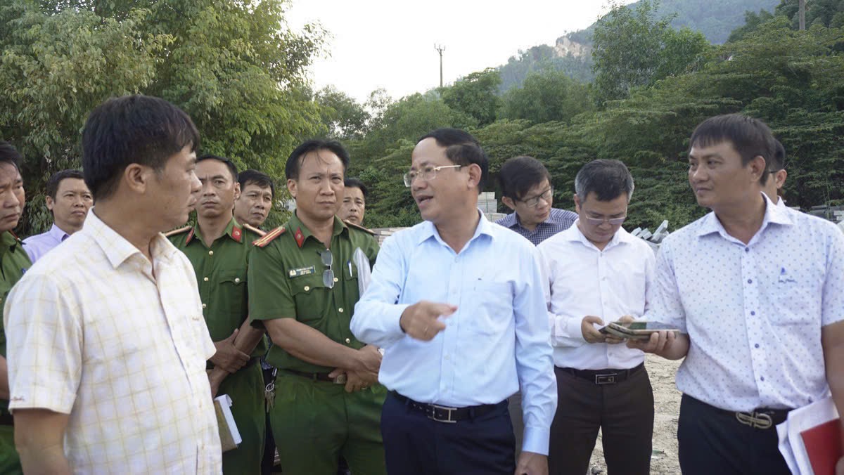 Chủ tịch tỉnh chỉ đạo quyết liệt, sao núi Hòn Chà vẫn bị "đá tặc" chà nát?- Ảnh 3.