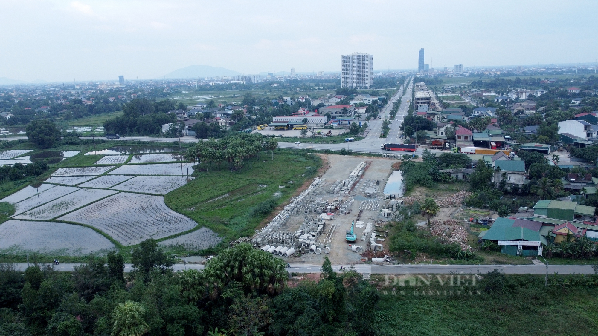 Hà Tĩnh: Dự án đường 575 tỷ đồng “lỡ hẹn” tiến độ vì vướng khu dân cư - Ảnh 1.