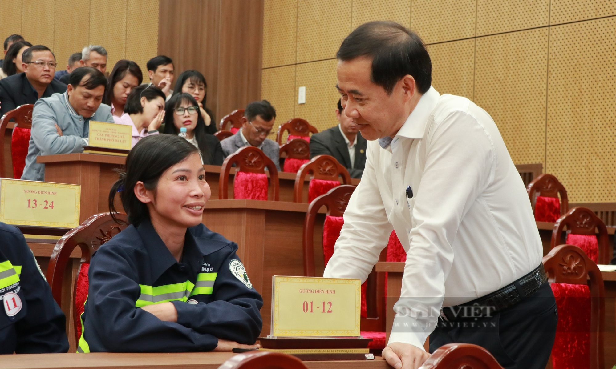 Quyền Bí thư tỉnh ủy Lâm Đồng tặng công nhân môi trường nước mắm Phú Yên đón Tết - Ảnh 4.