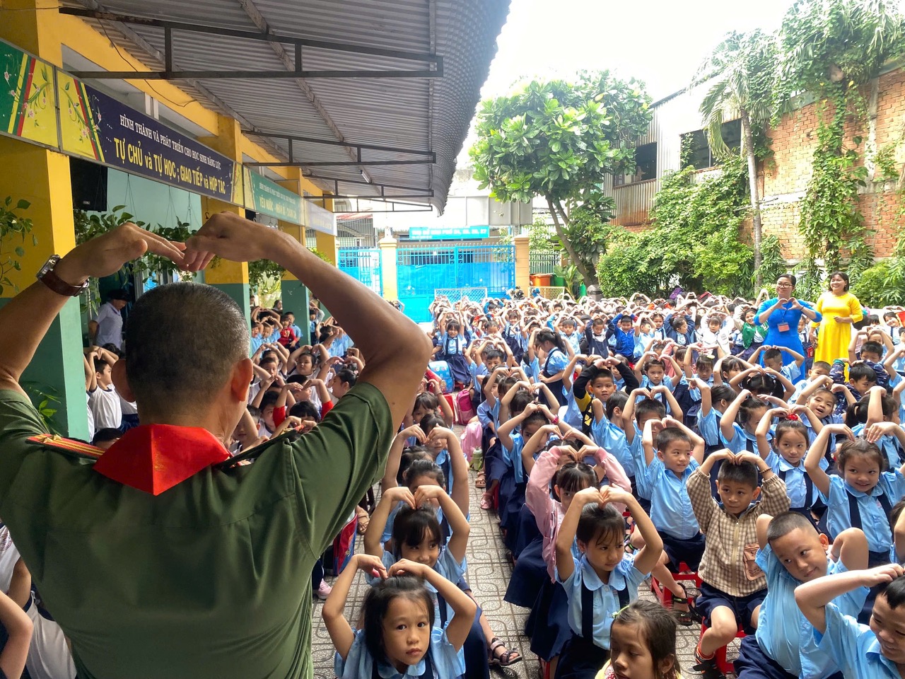 Hạn chế tai nạn đáng tiếc kỳ nghỉ Tết Nguyên đán, các trường học đẩy mạnh giáo dục kĩ năng mềm cho học sinh - Ảnh 3.