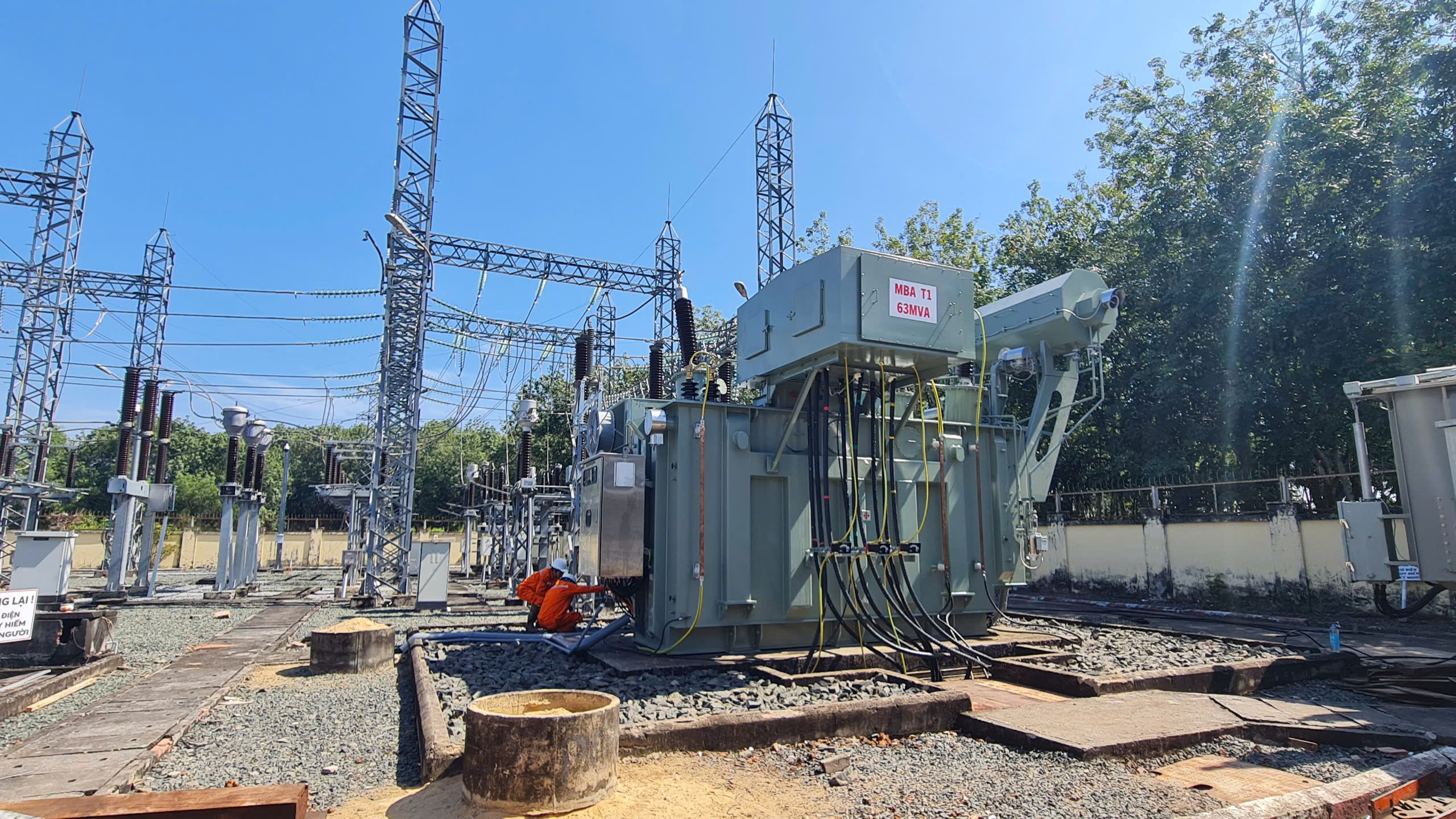 Cuối năm các tỉnh phía Nam liên tục đưa vào vận hành các công trình 110kv phục vụ địa phương - Ảnh 4.