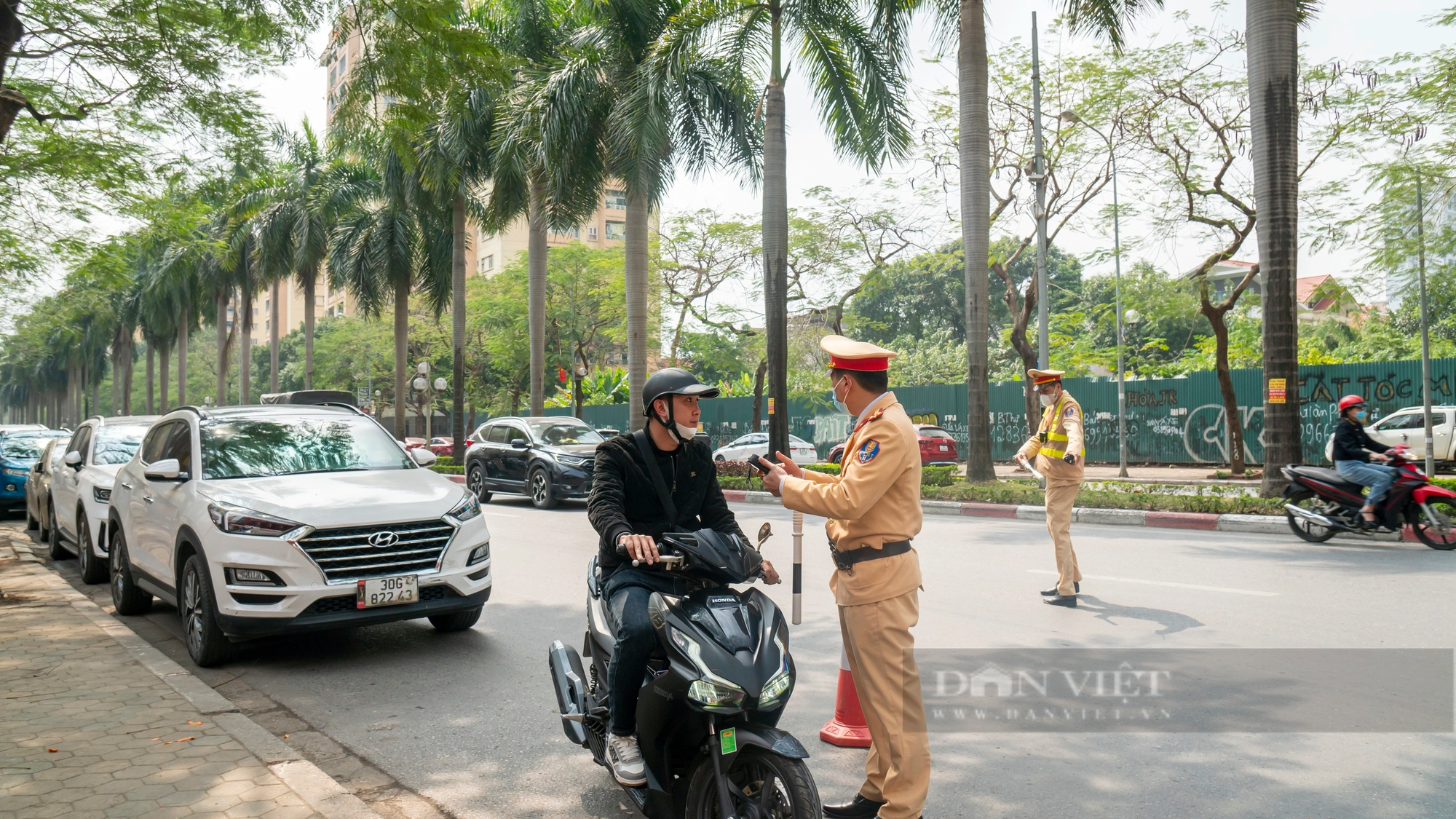 Hành vi không chấp hành đèn tín hiệu giao thông bị phạt nặng, sẽ ngăn chặn thói quen xấu? - Ảnh 1.