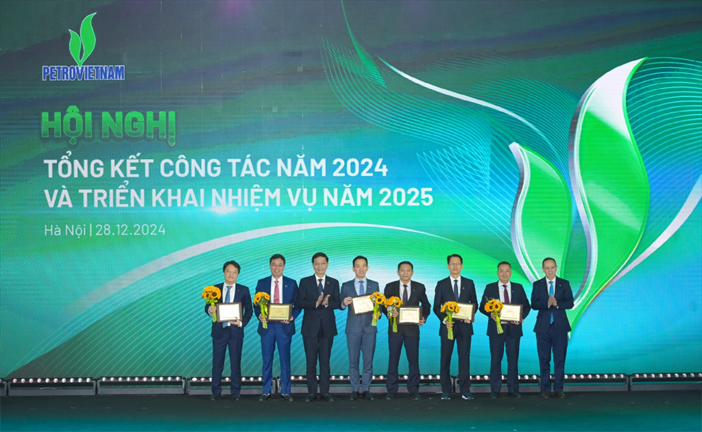 Vinh danh các tập thể xuất sắc đóng góp vào sự tăng trưởng và phát triển của Petrovietnam năm 2024 - Ảnh 3.