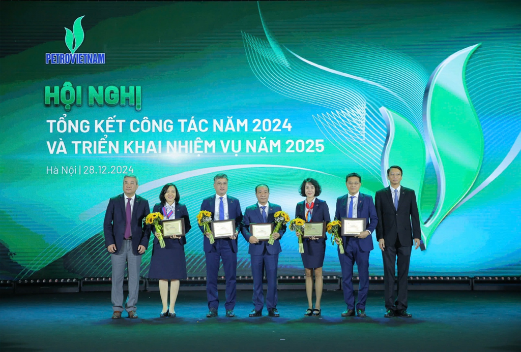 Vinh danh các tập thể xuất sắc đóng góp vào sự tăng trưởng và phát triển của Petrovietnam năm 2024 - Ảnh 7.