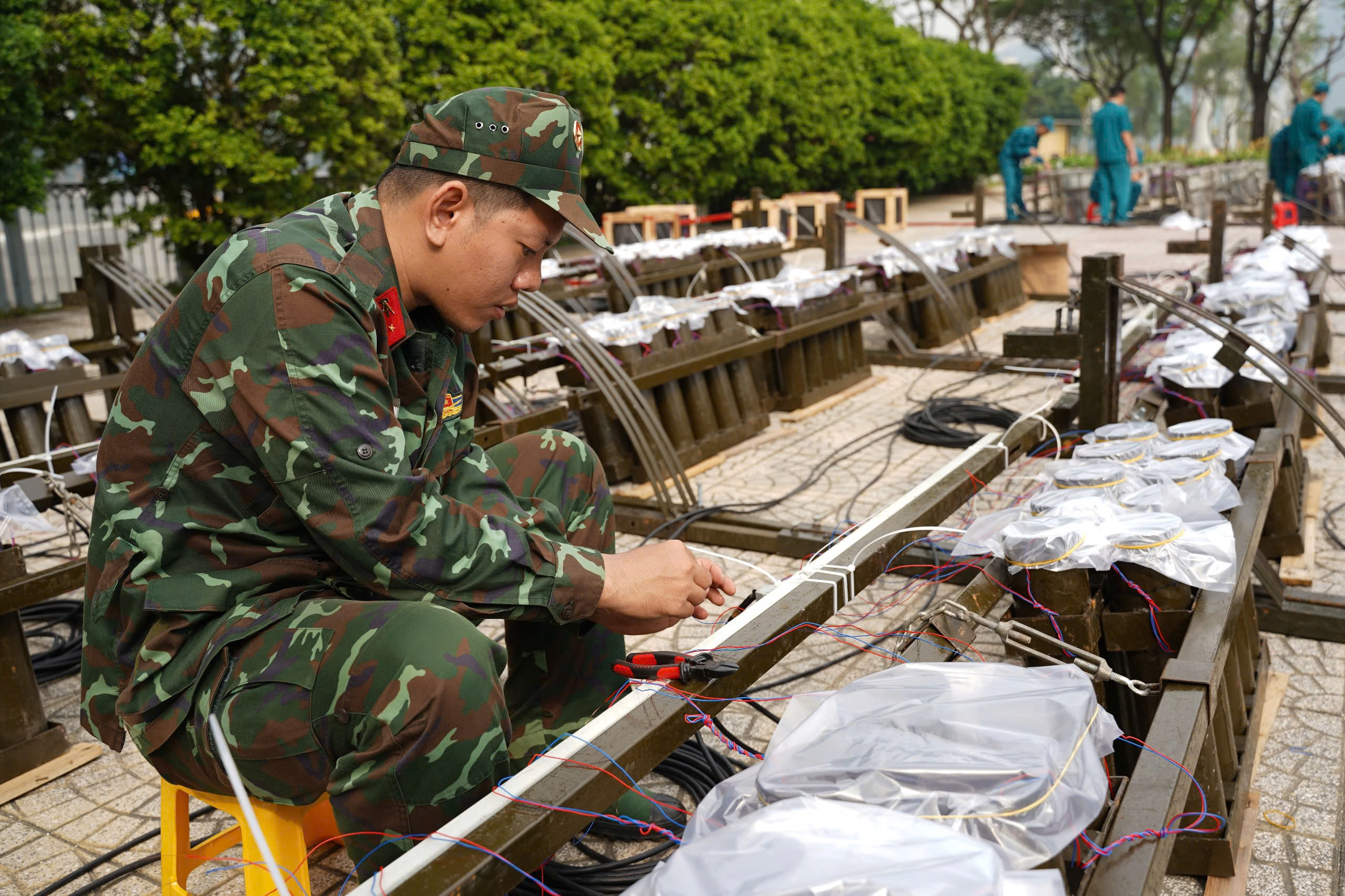 1.500 quả pháo hoa tầm cao tại TP.HCM sẵn sàng khai hỏa - Ảnh 3.