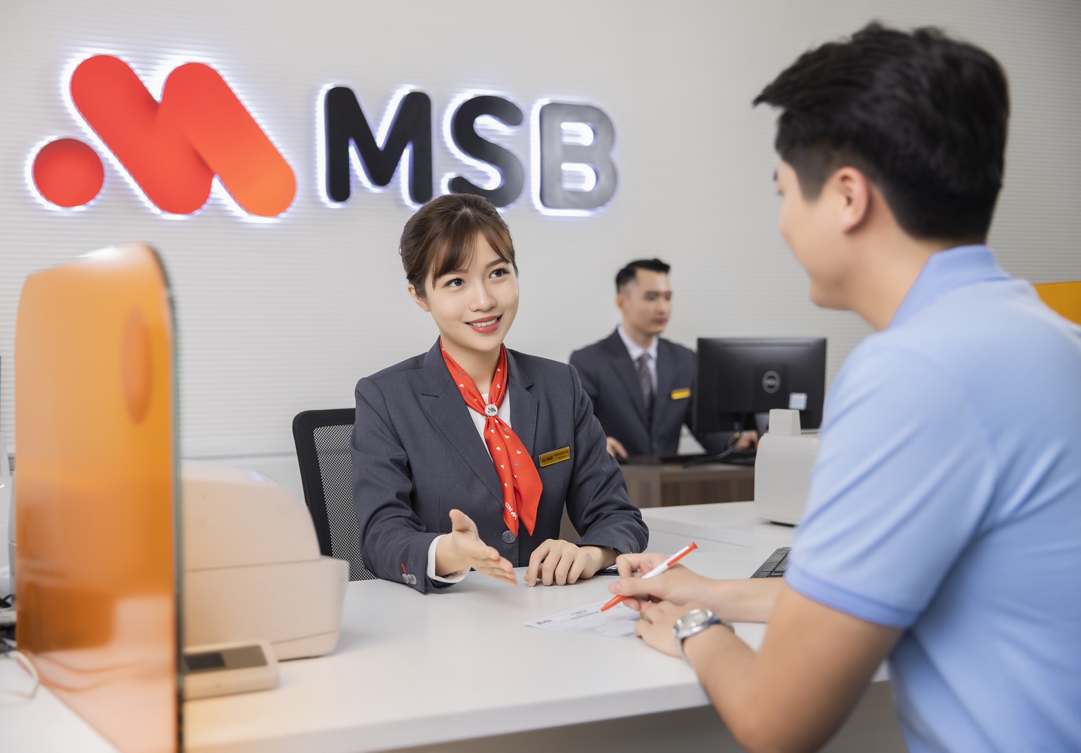 MSB nhận cú đúp giải thưởng quốc tế về xếp hạng doanh thu và phát triển bền vững - Ảnh 1.