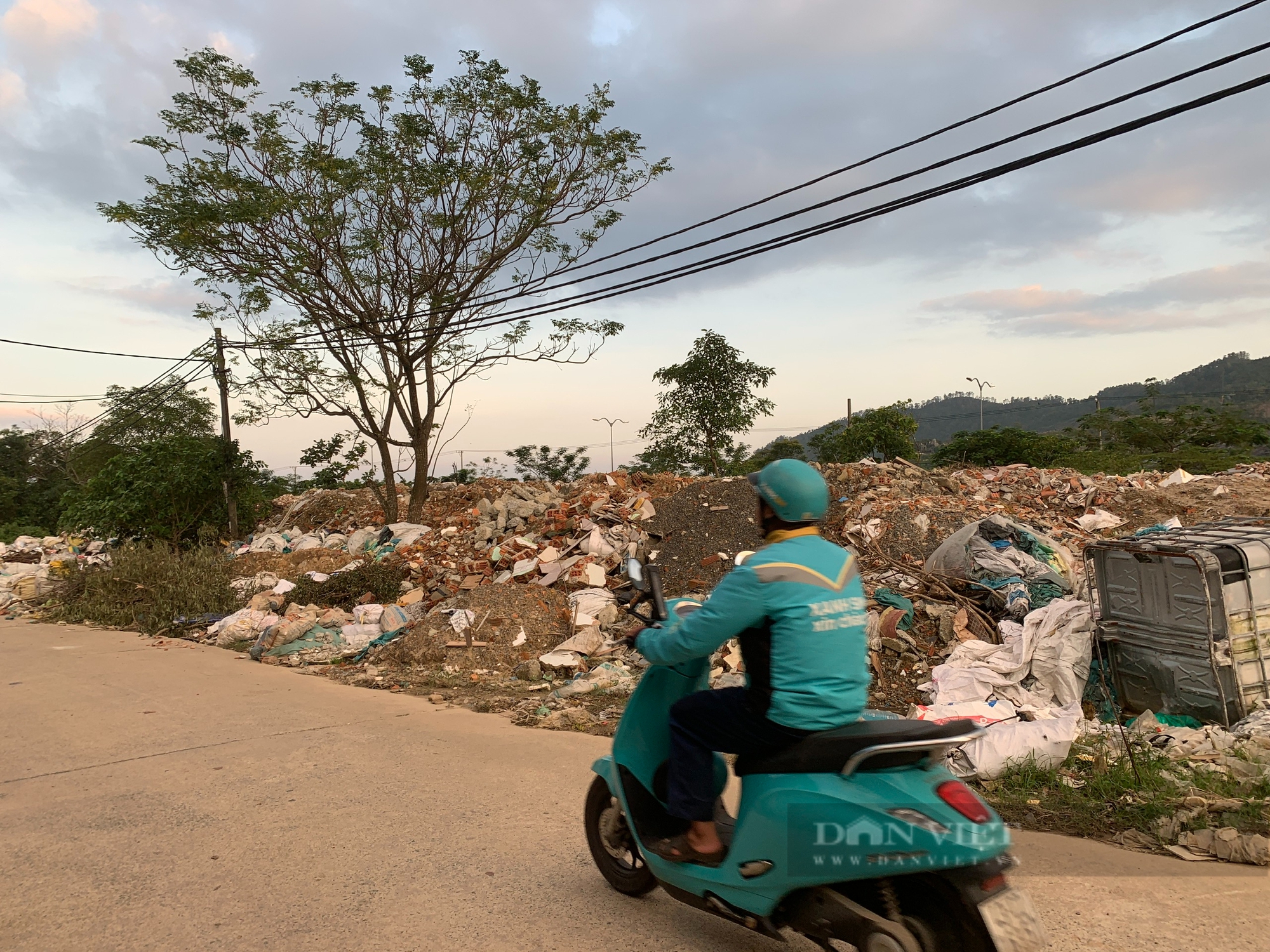 Bãi phế thải xây dựng tự phát bên cạnh bãi rác lớn nhất ở Đà Nẵng- Ảnh 6.