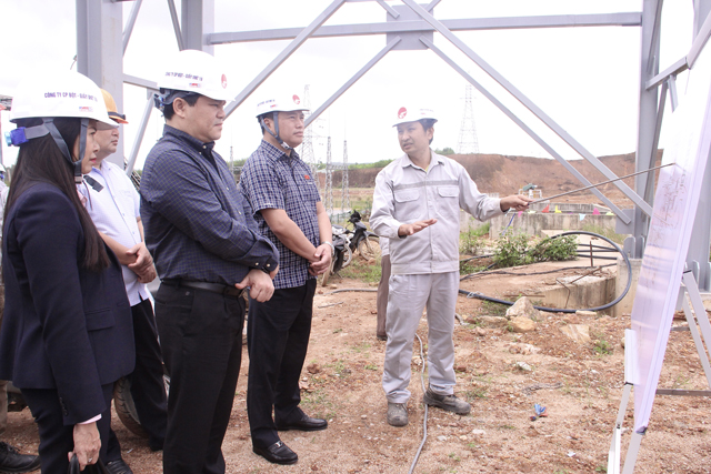 Kiểm tra hiện trường, lãnh đạo Quảng Ngãi yêu cầu tập trung gỡ vướng cho dự án 10.000 tỷ- Ảnh 1.