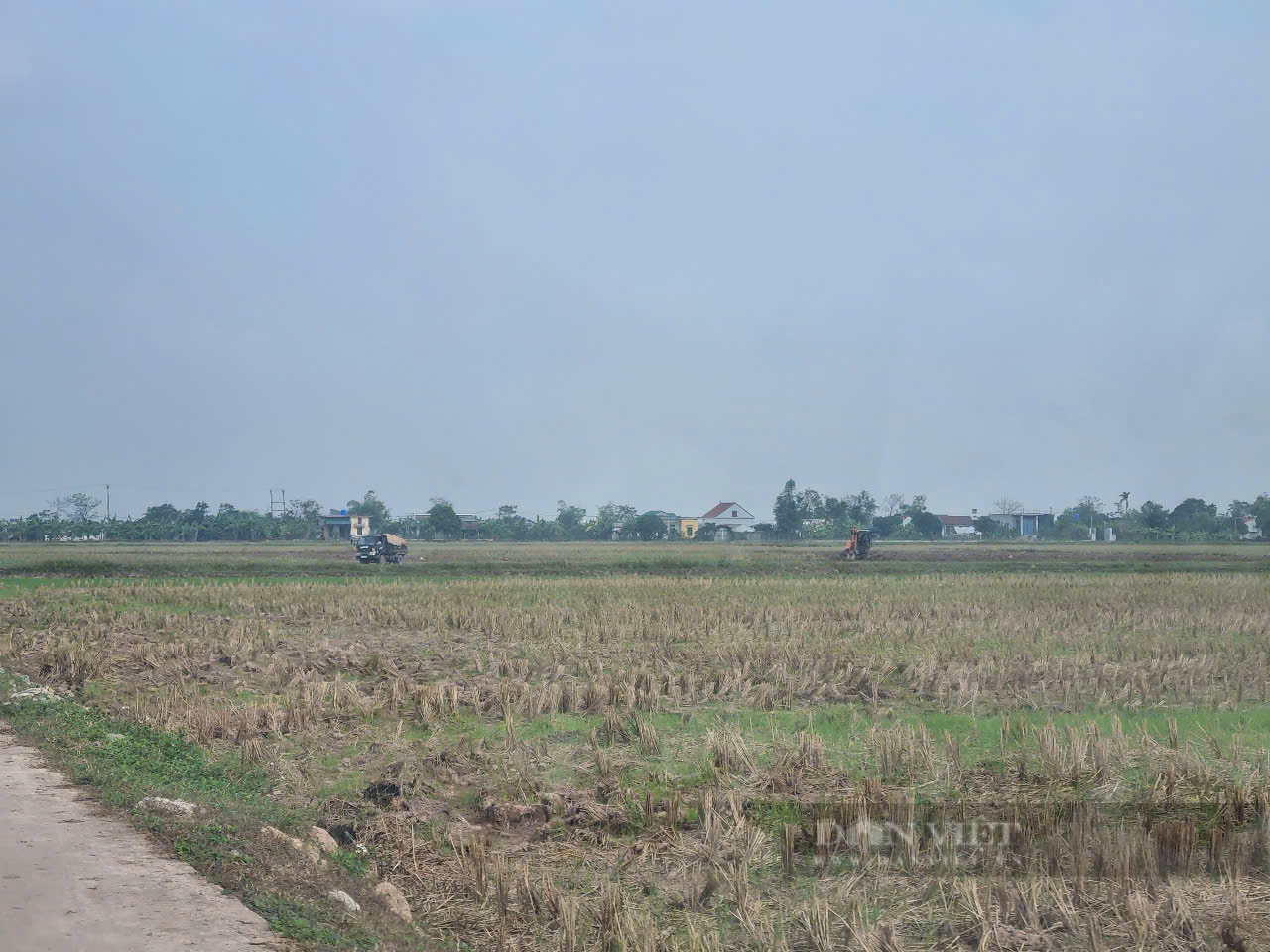 Ninh Bình: Tình trạng múc đất mặt ruộng vận chuyển đi nơi khác vẫn tiếp diễn - Ảnh 2.