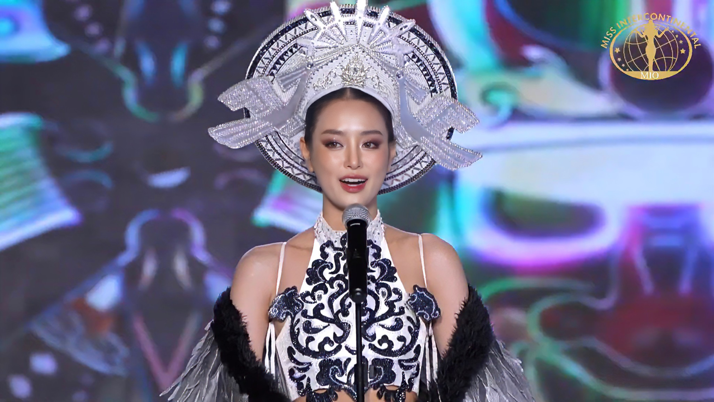 Á hậu Bùi Khánh Linh: "Tôi nổi da gà, gặp may mắn khi thi Trang phục dân tộc tại Miss Intercontinental 2024" - Ảnh 1.