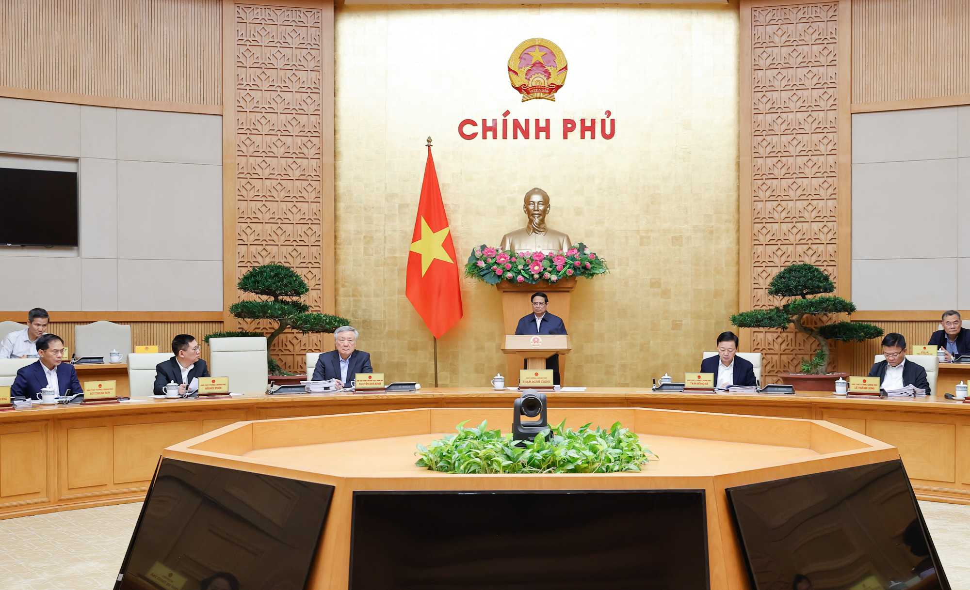Thủ tướng yêu cầu tuần tới dành thời gian ưu tiên cho việc sắp xếp, tinh gọn bộ máy - Ảnh 1.