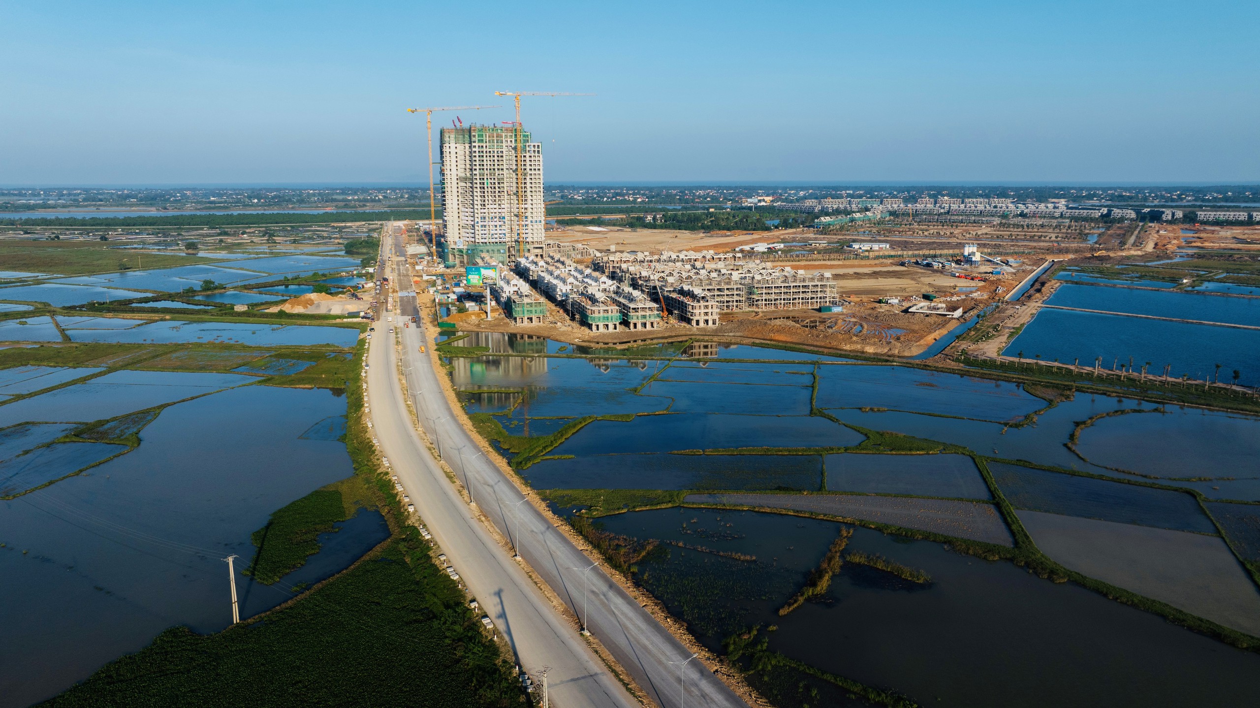 Eco Central Park: Công trình biểu tượng đang dần định hình trên đại công viên xanh