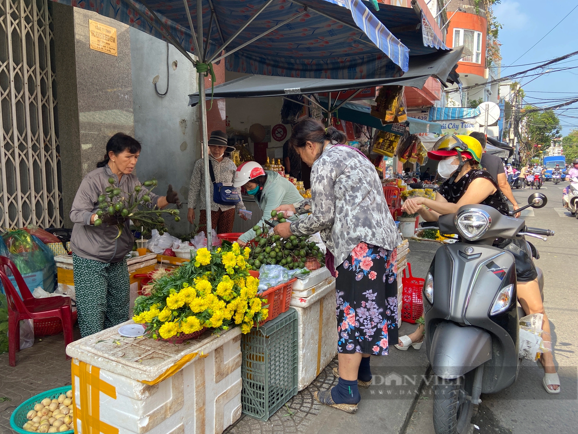 Đà Nẵng: Xôi chè, cá chép rau câu đắt hàng dịp cúng ông Táo, bán luôn tay từ 4 giờ sáng đến tối muộn- Ảnh 7.