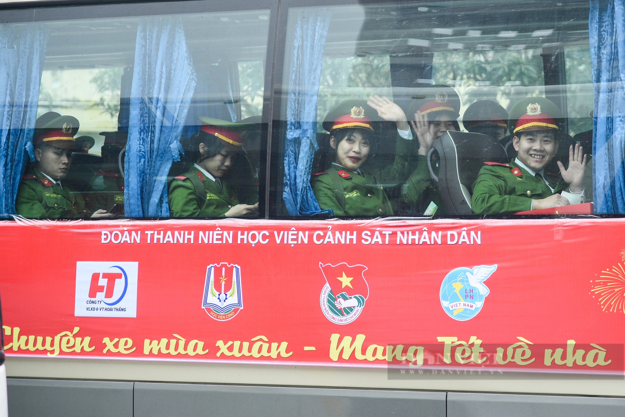 Chuyến xe đưa hơn 300 chiến sĩ cảnh sát tương lai từ Hà Nội về quê đón Tết- Ảnh 6.