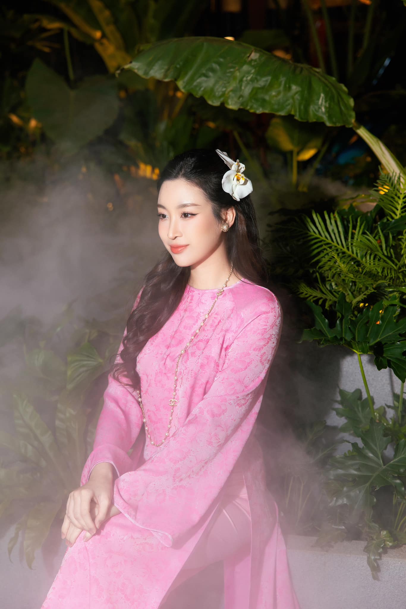 Hoa hậu Đỗ Mỹ Linh mặc áo dài xinh đẹp như mộng đón Tết Nguyên đán 2024- Ảnh 1.