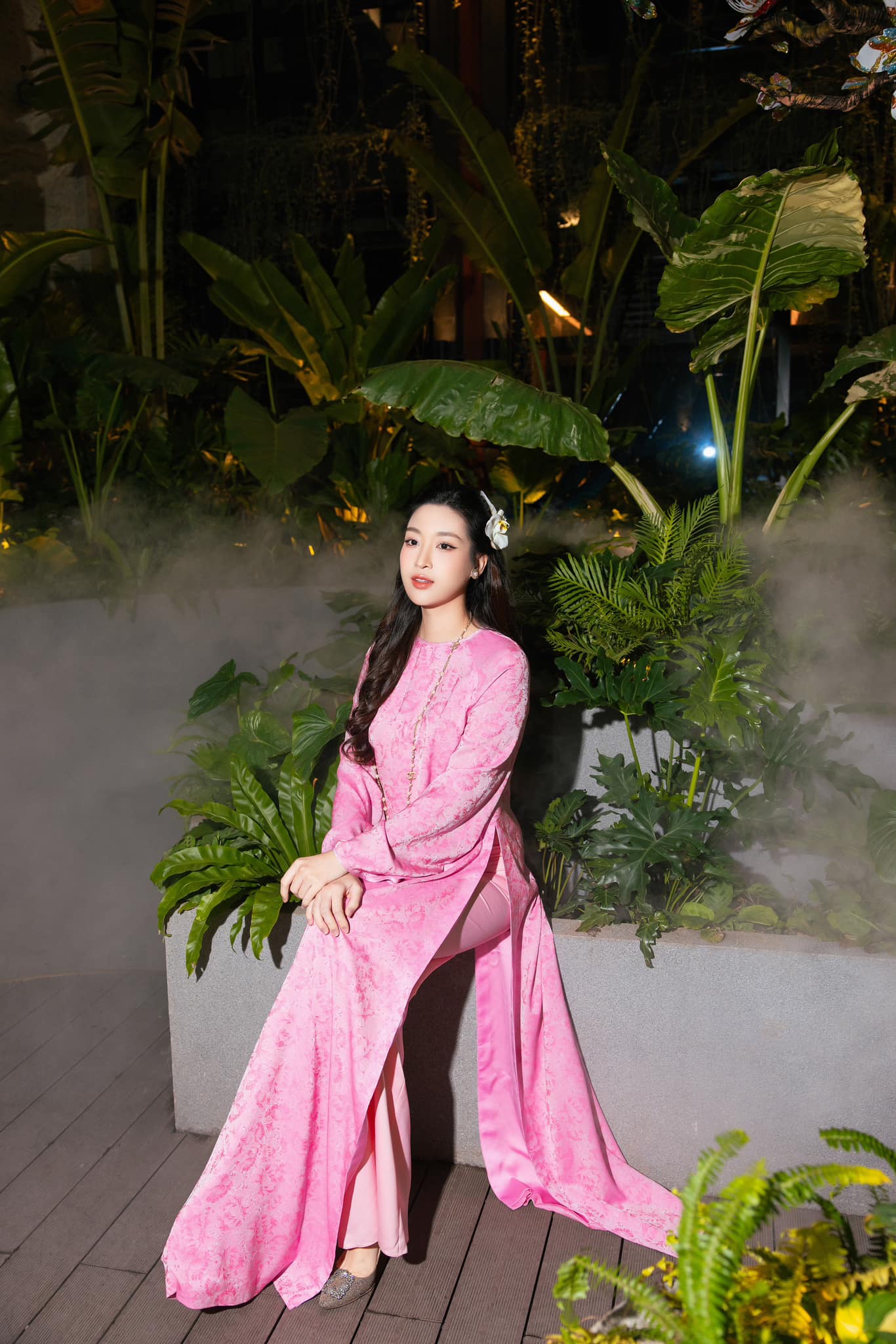 Hoa hậu Đỗ Mỹ Linh mặc áo dài xinh đẹp như mộng đón Tết Nguyên đán 2024- Ảnh 5.