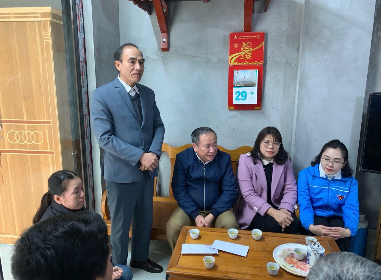 Huyện Thanh Trì bàn giao nhà Đại đoàn kết cho hộ cận nghèo dịp Tết Nguyên đán 2024- Ảnh 3.