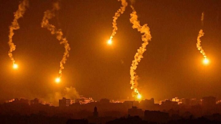 Israel dội 'mưa' bom vào pháo đài cuối cùng của Hamas ở Gaza, hàng chục người thiệt mạng- Ảnh 1.