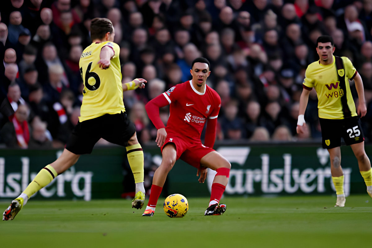 Liverpool đánh bại Burnley, Alexander-Arnold lập nên siêu kỷ lục- Ảnh 1.