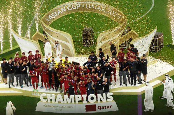 Giúp Qatar bảo vệ thành công chức vô địch Asian Cup, Akram Afif nhận "mưa lời khen"- Ảnh 1.