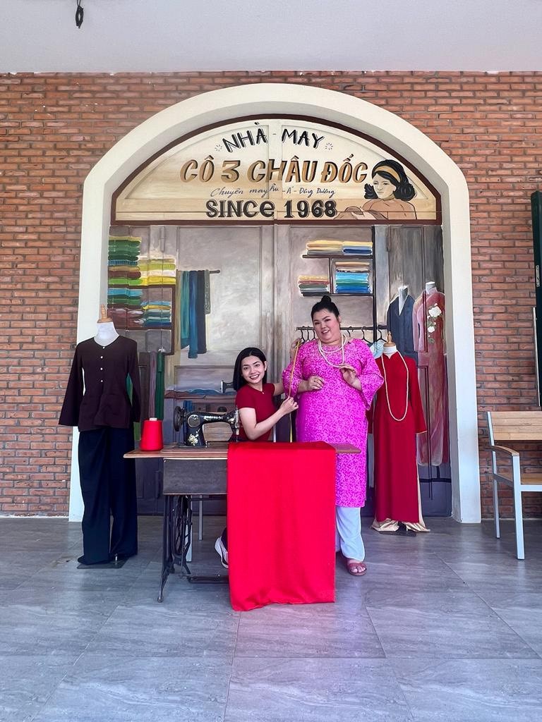Mùng 2 Tết - Nghệ sỹ Tuyền Mập chúc tết và tặng hàng ngàn vé mời đi cáp treo viếng Bà chúa Xứ núi Sam- Ảnh 8.