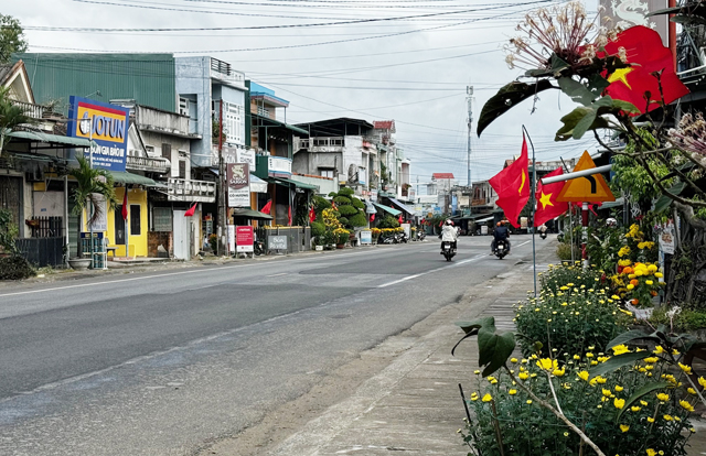 Quảng Ngãi: Lần đầu tiên nạn xe máy chạy kéo đàn phóng nhanh, nẹt pô ngày Tết ở Sa Huỳnh được dẹp - Ảnh 1.