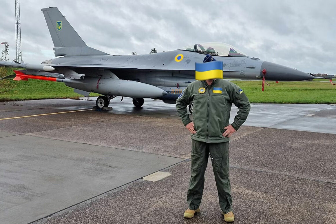 Ảnh chiến đấu cơ F-16 của Không quân Ukraine khiến Nga 'mất ăn mất ngủ'- Ảnh 1.