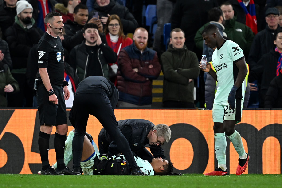 Chelsea tan nát hàng thủ sau chiến thắng kịch tính trước Crystal Palace- Ảnh 1.