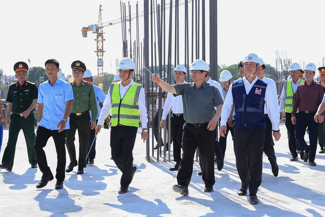 Thủ tướng: Phấn đấu hoàn thành ga T3 Tân Sơn Nhất đúng dịp 50 năm giải phóng miền Nam- Ảnh 1.