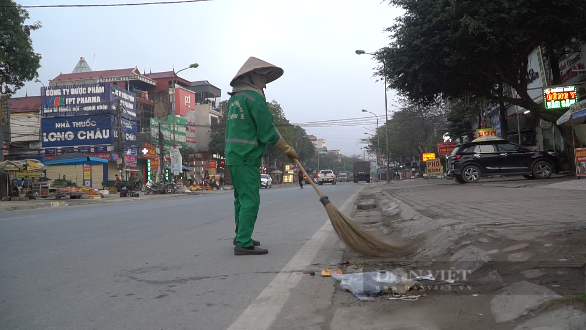 Bà Dung chỉ mong bản thân có sức khỏe để có thể làm việc đều đặn. Ảnh: Trung Hiếu