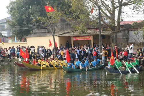 Lễ hội đua thuyền tại làng Trù Ninh có từ xa xưa, gắn với nghề chài lưới mưu sinh trên sông Tuần Ngu. Ảnh: Thùy Anh.