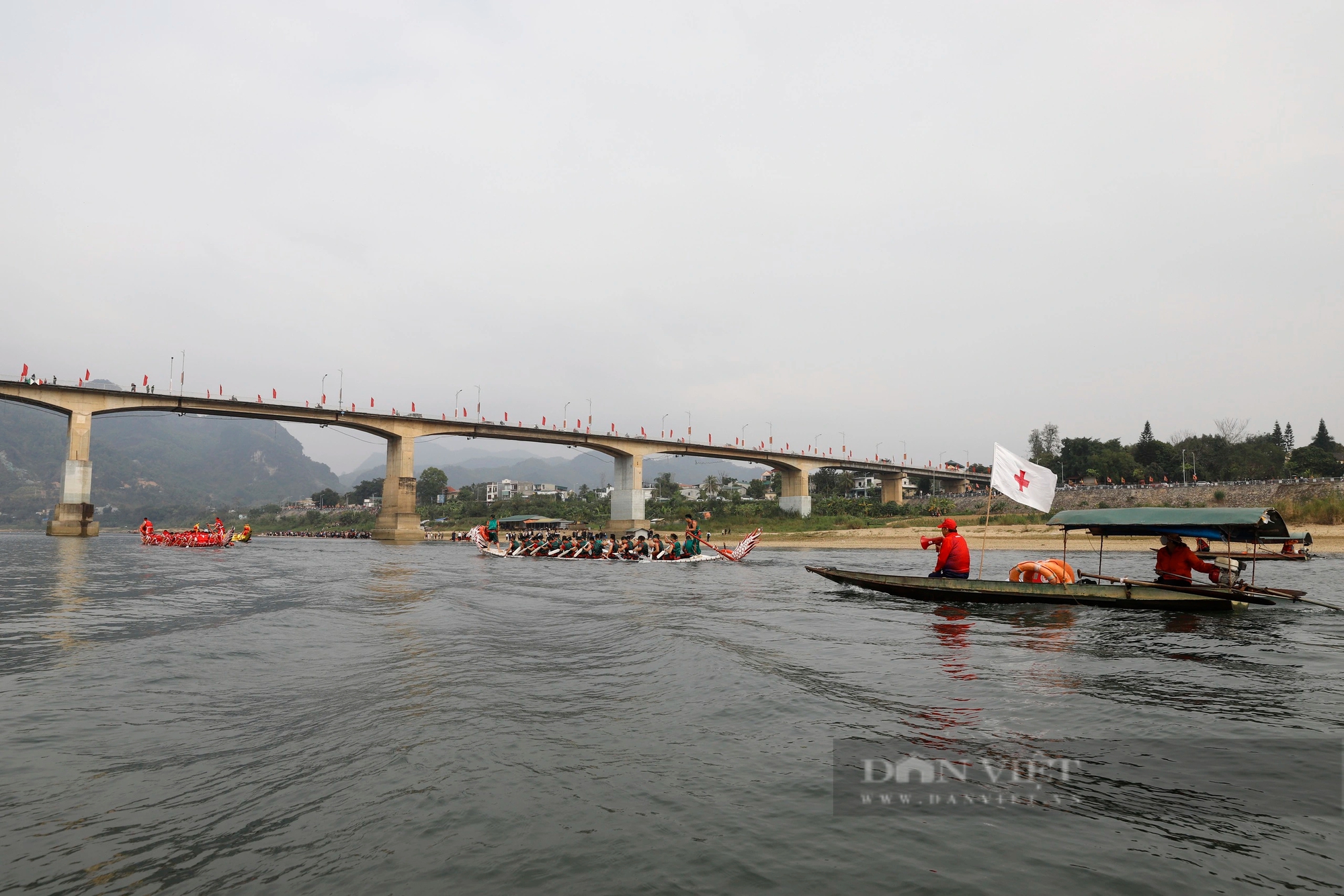 450 tay chải miền sơn cước gồng mình đua thuyền rồng trên sông Lô ở Tuyên Quang- Ảnh 11.