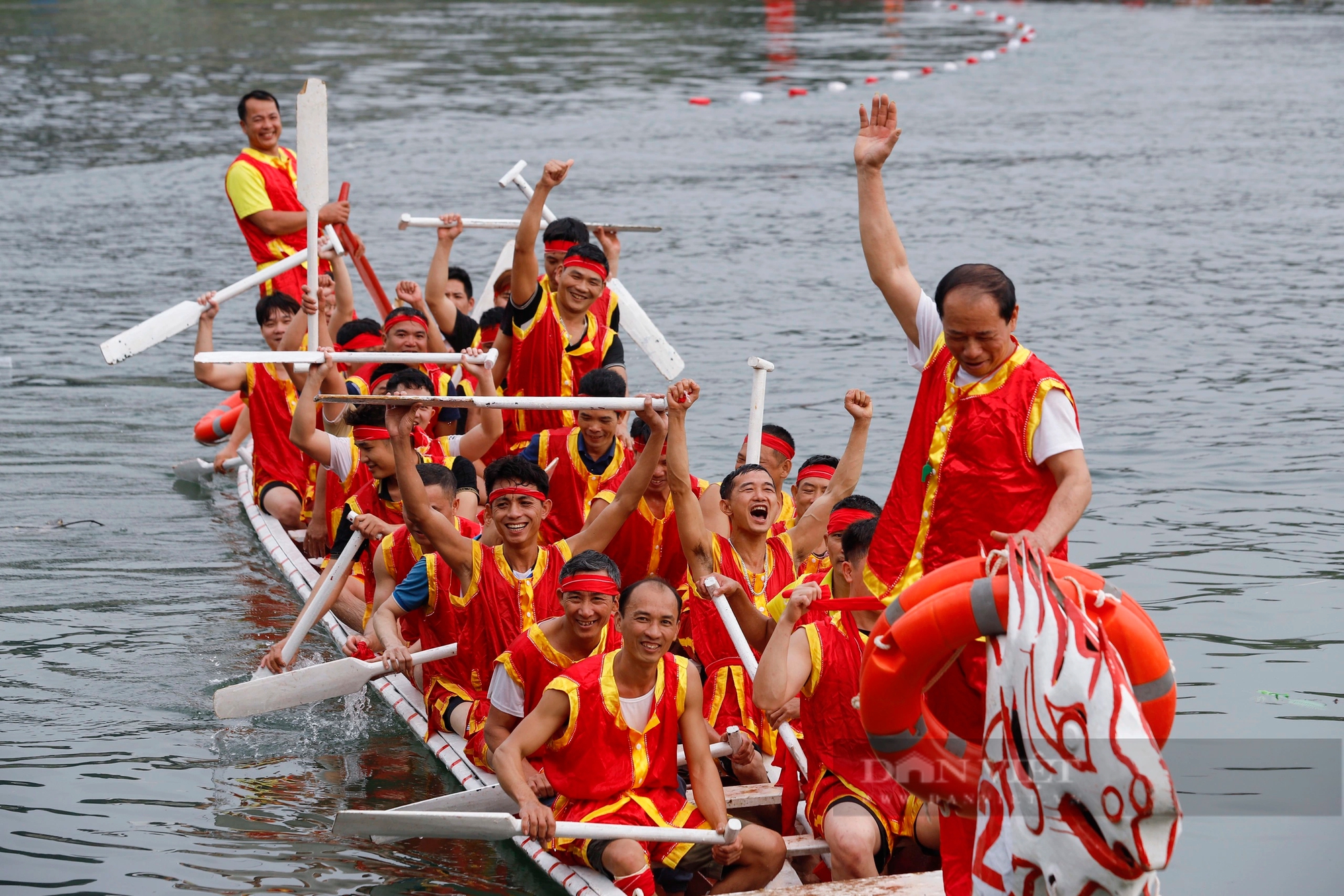 450 tay chải miền sơn cước gồng mình đua thuyền rồng trên sông Lô ở Tuyên Quang- Ảnh 12.