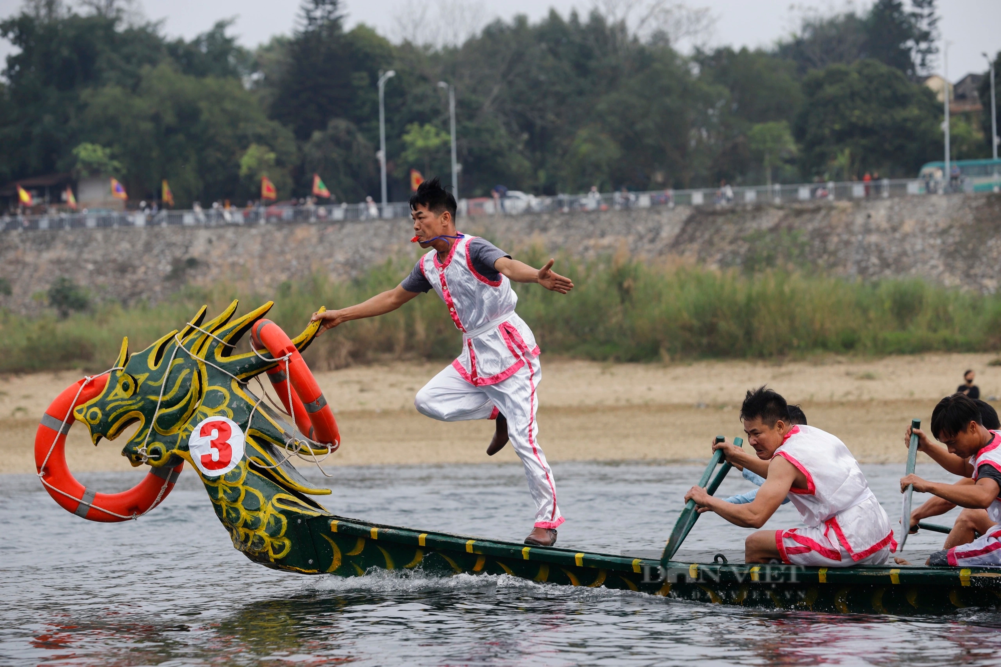 450 tay chải miền sơn cước gồng mình đua thuyền rồng trên sông Lô ở Tuyên Quang- Ảnh 5.